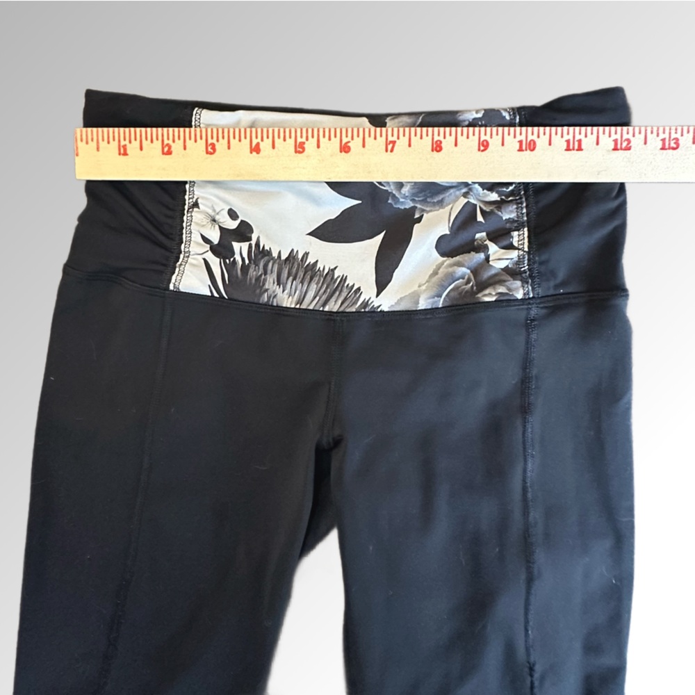 Lululemon Black and White Floral Front Leggings with Ruching Cuff in size 4 - Picture 8 of 9
